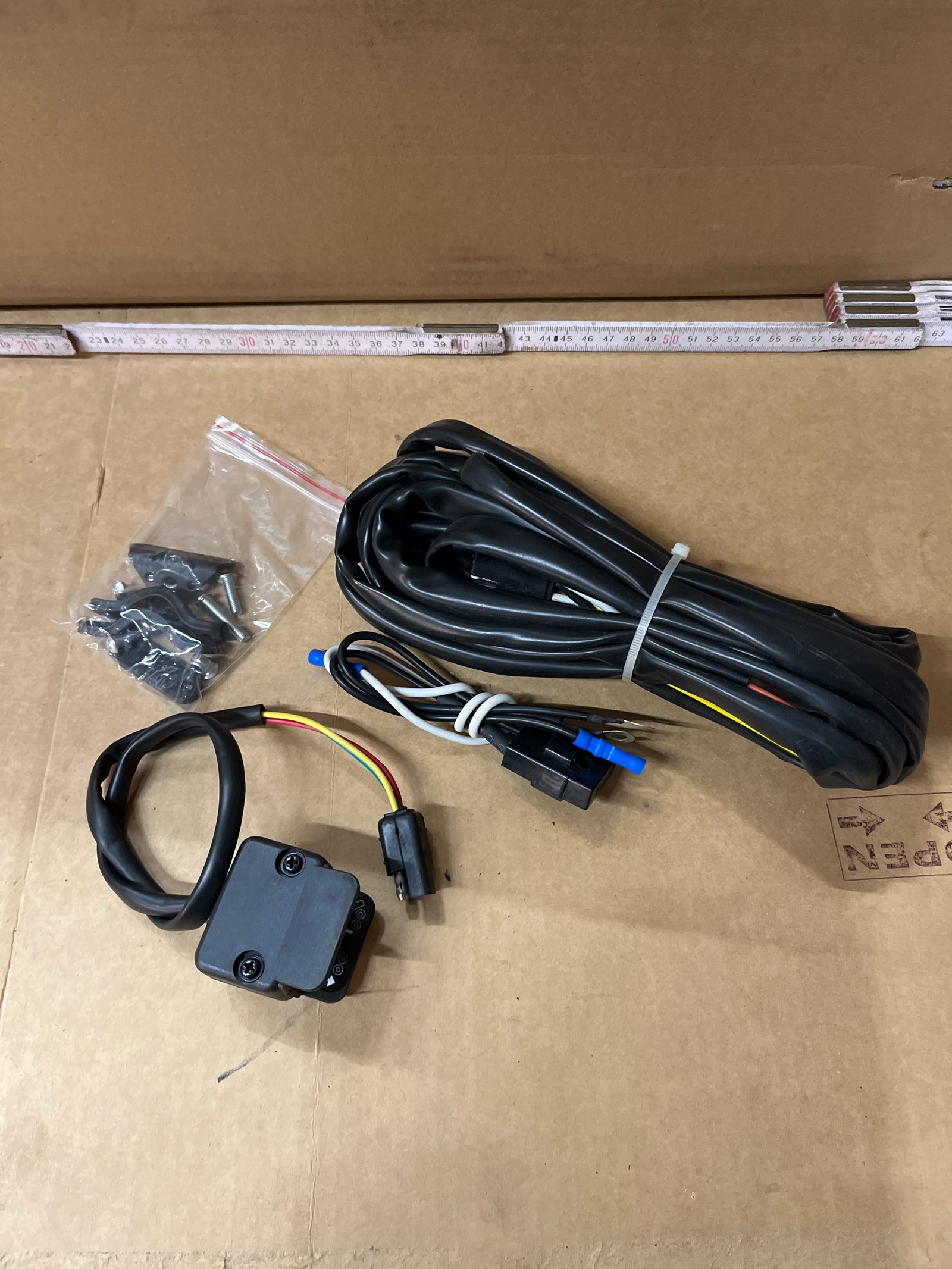 BOS1806 - Bosski komplet  6-polet ledningssæt inkl vippekontakt til ATV Wagon UT1600 (del der sidder på ATV) Kun til vogne solgt efter 1.8.2016) Passer til BOS1824