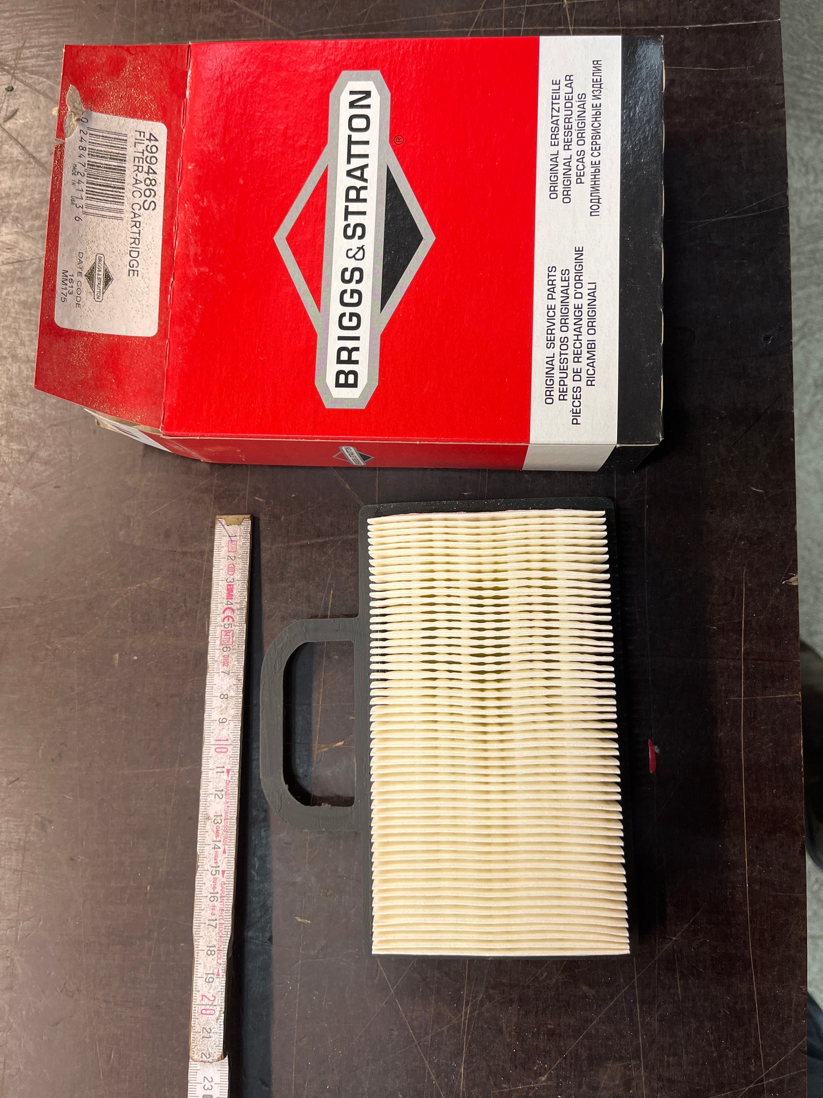 257519 - Air Filter (Flat Cartridge Style), Briggs & Stratton (499486S) 22 & 23HP Intek