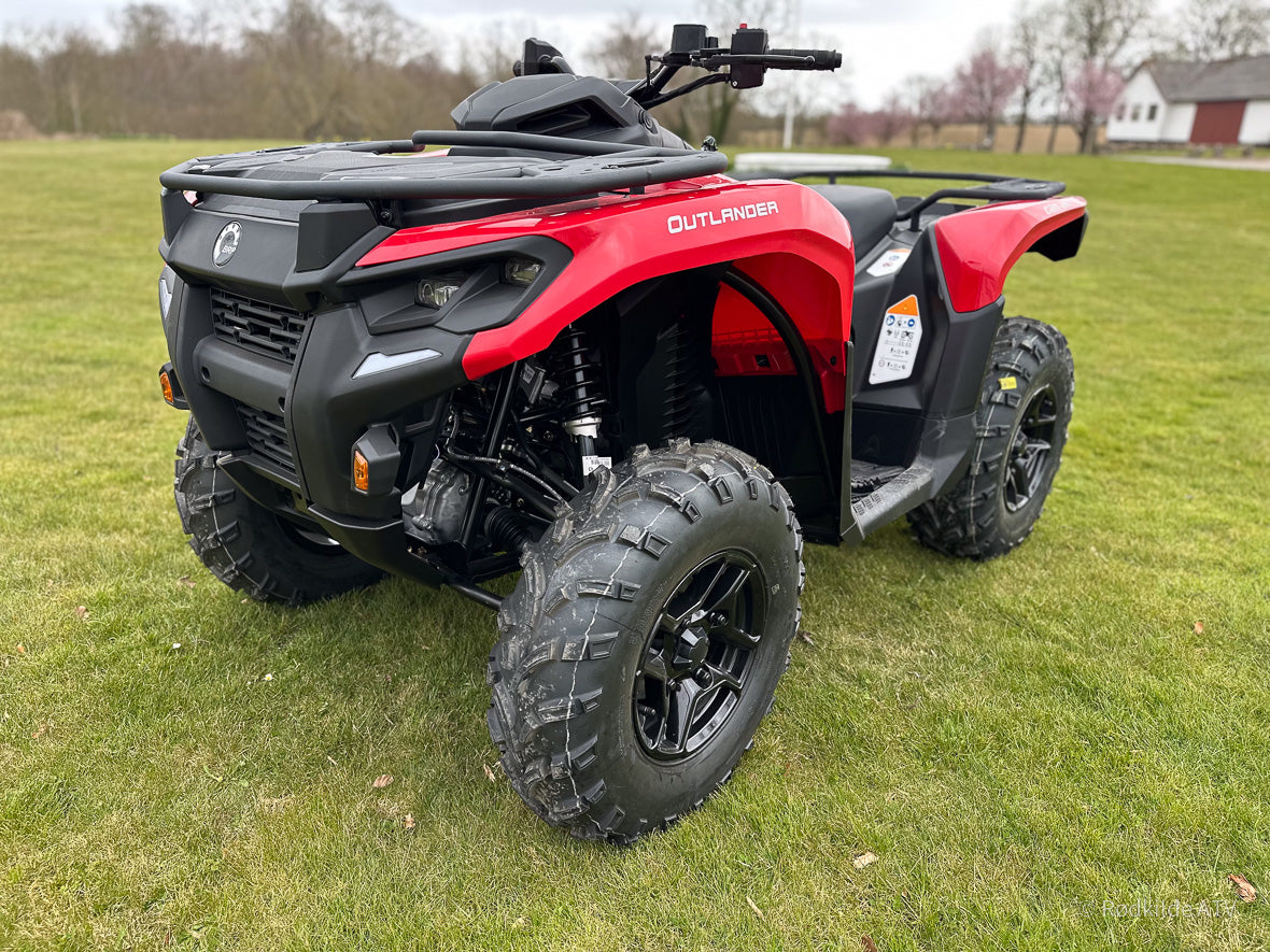Can-Am Outlander 700 DPS - Legion Red 2025 1ERD