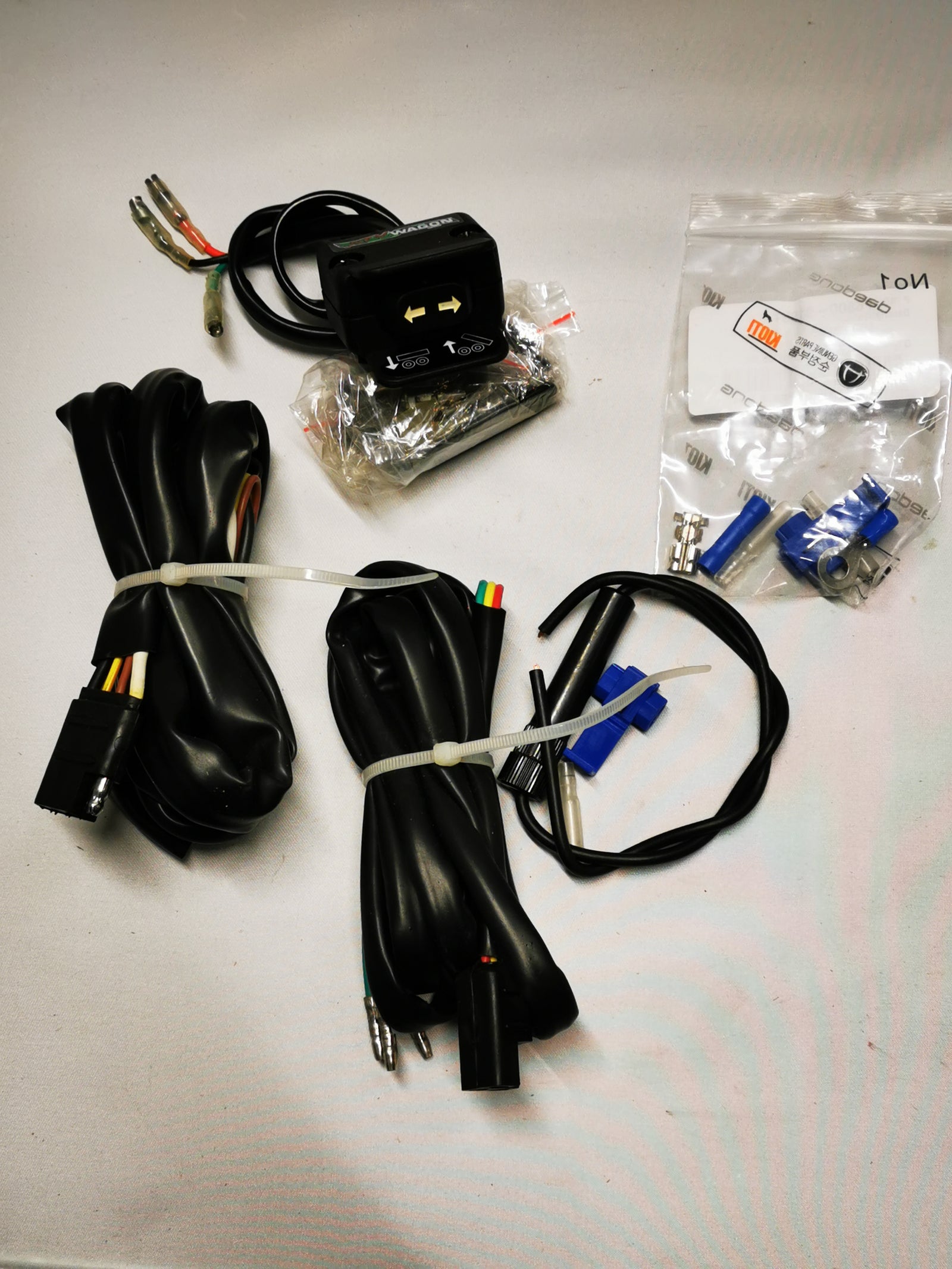 BOS1836 - Bosski Vippekontakt til ATV Wagon inkl ledning på ATV side (NB: kun til vogne fra før 2013)