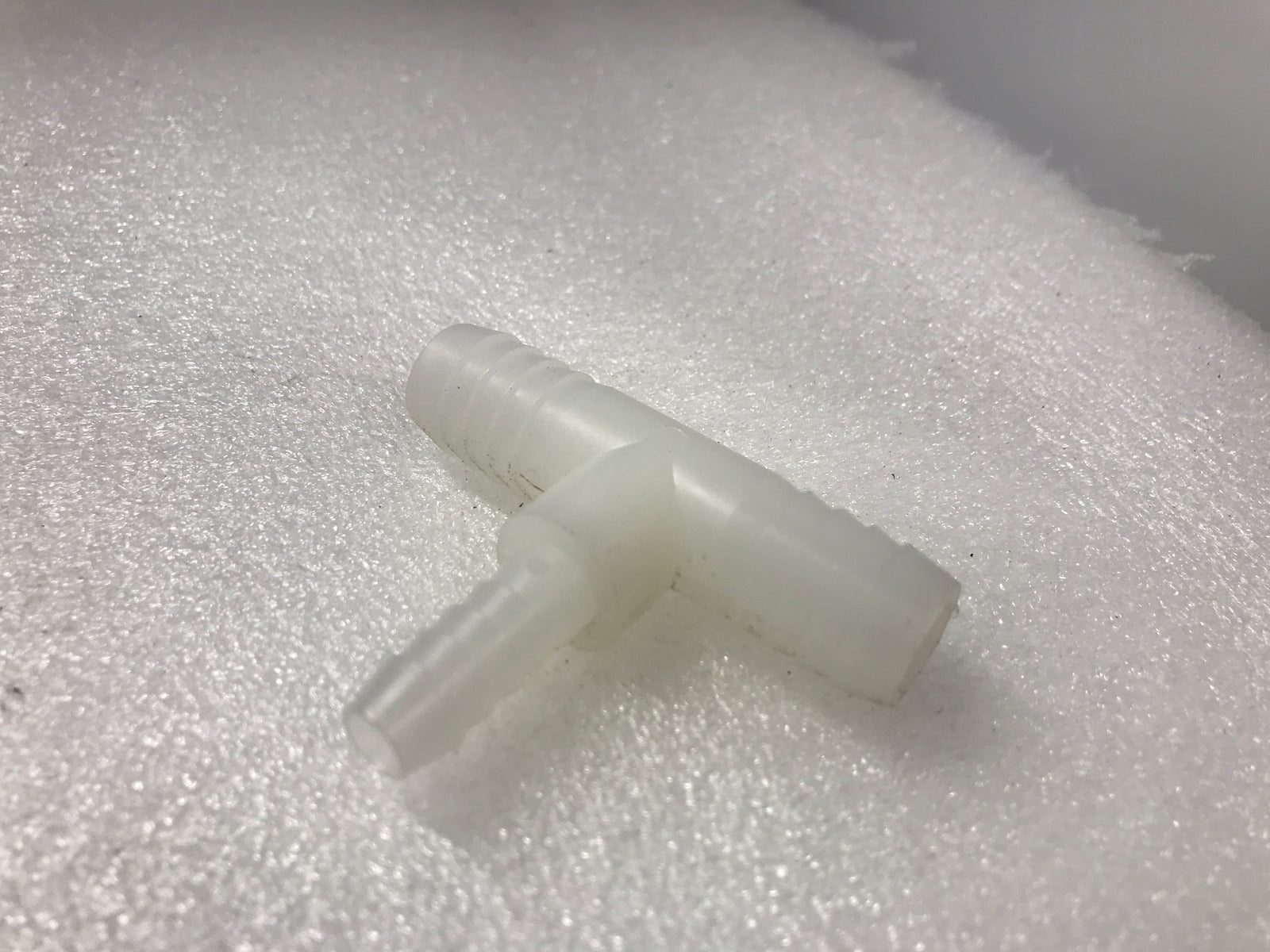 6200-9180 - C-Dax 8mm plastic "T" til sprøjtebomme (14037)