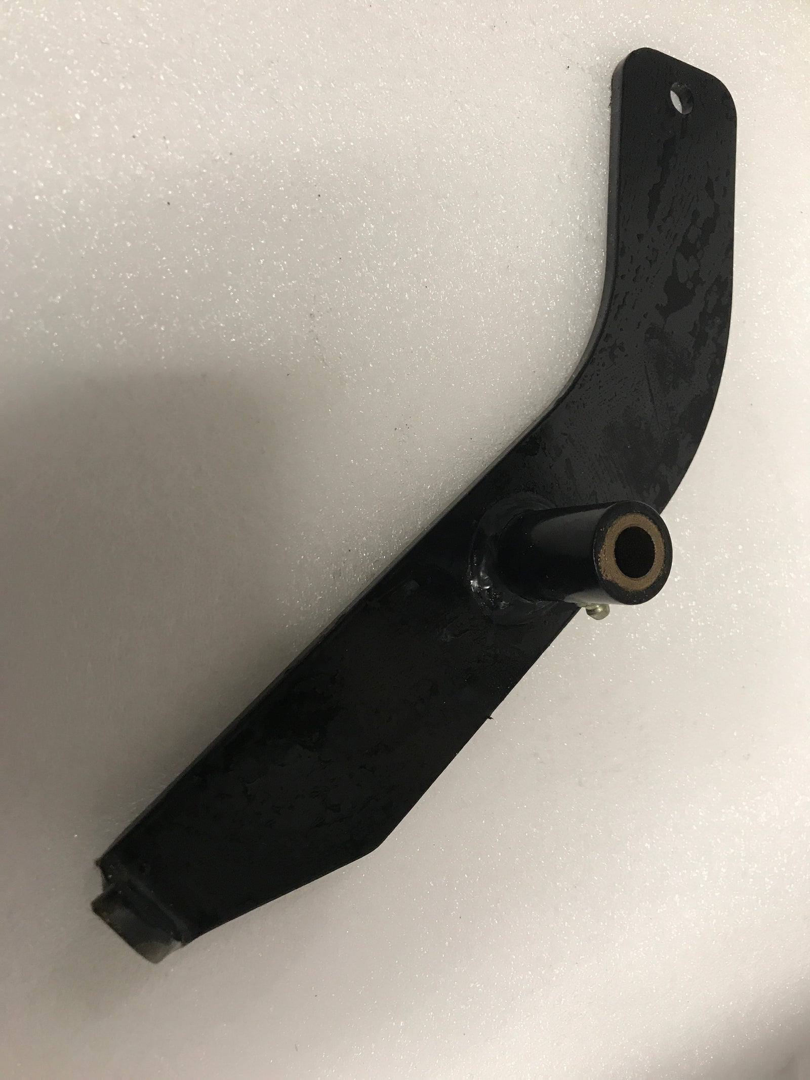 900180 - Idler Arm Assy. (44" Rough Cut Models)